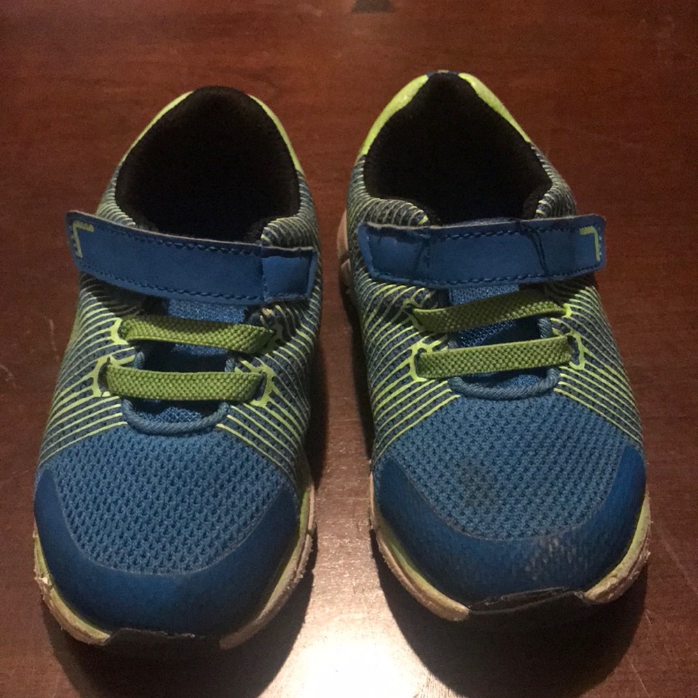 Toddler tennis shoes size 8